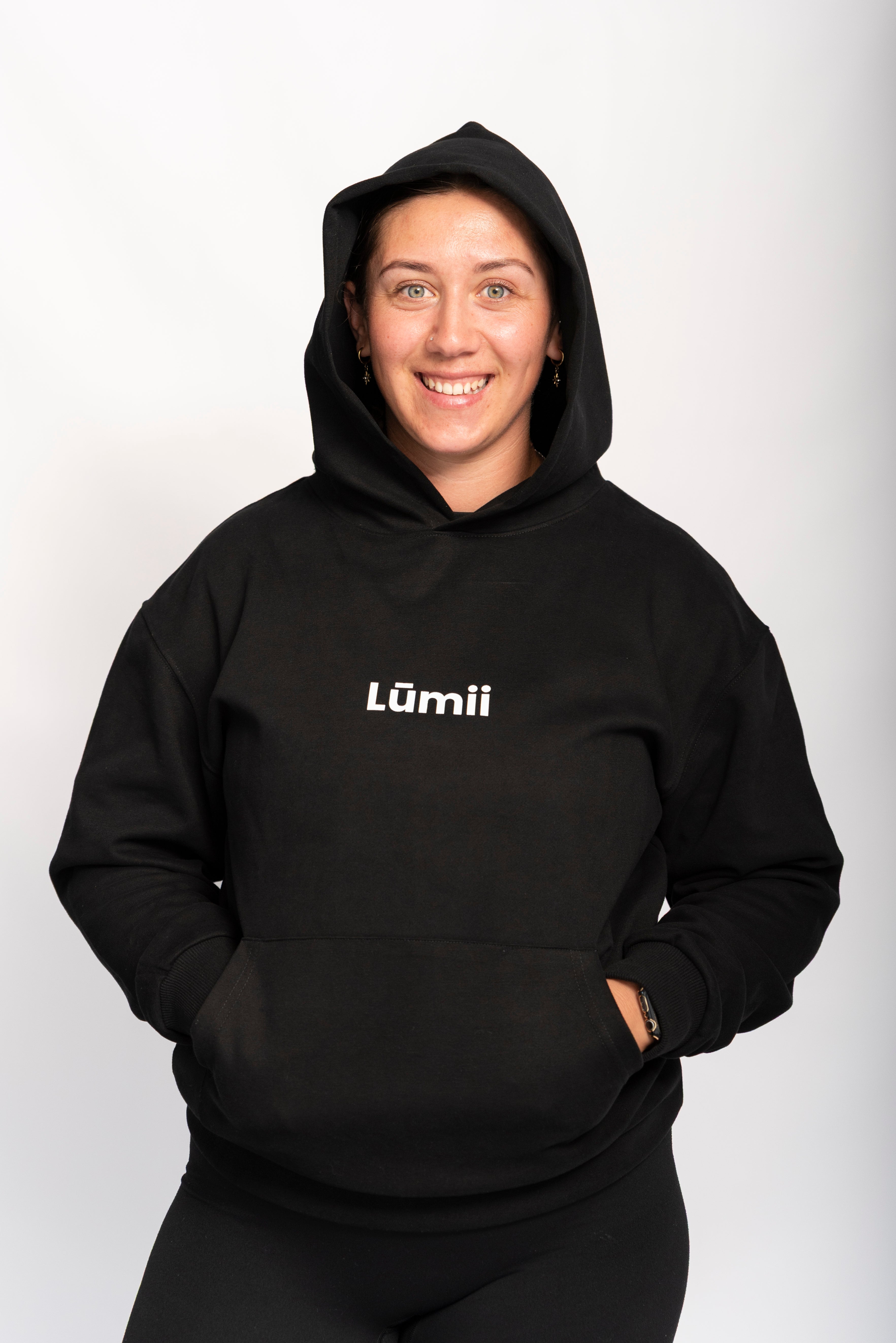 ESSENTIAL HOODIE ONYX